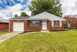 6630 Twinridge Ln in Cincinnati, OH - Building Photo - Building Photo