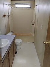 713 N Linn St in Frontenac, KS - Foto de edificio - Building Photo