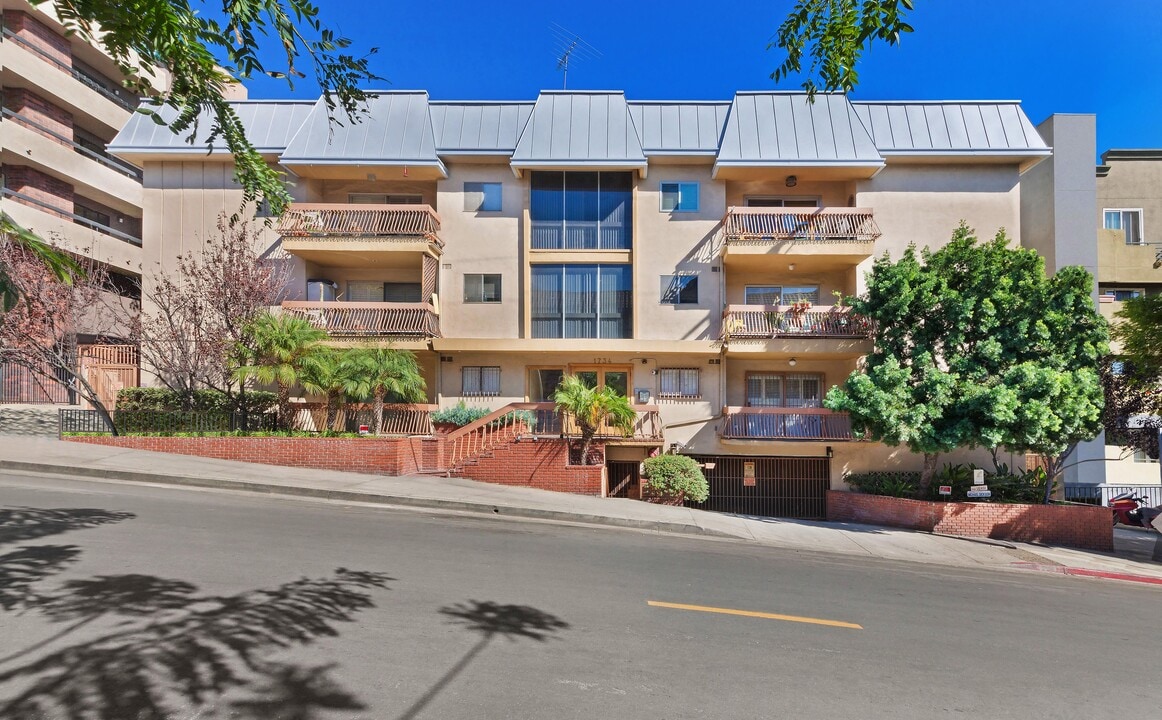 1734 N Fuller Ave, Unit Regency Terrace in Los Angeles, CA - Building Photo