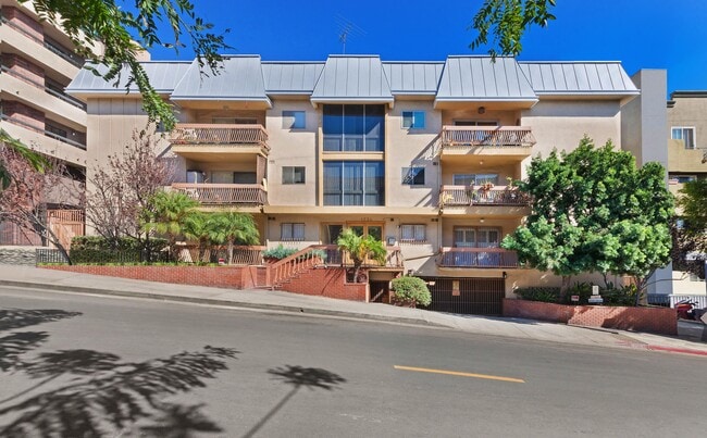 property at 1734 N Fuller Ave