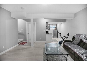 2333 Wonnacott Crescent in Edmonton, AB - Building Photo - Building Photo