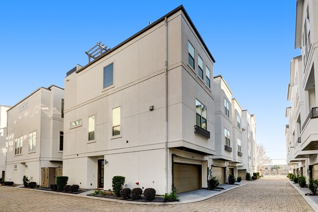 property at 5453 Larkin St
