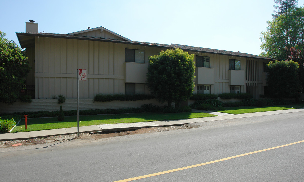 575 Tyndall St in Los Altos, CA - Building Photo