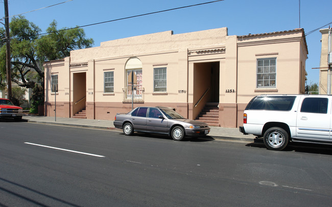 123-125 E Beach St in Watsonville, CA - Building Photo - Building Photo