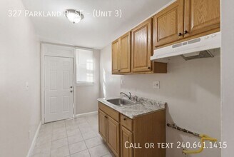 327 Parkland Pl SE in Washington, DC - Building Photo - Building Photo