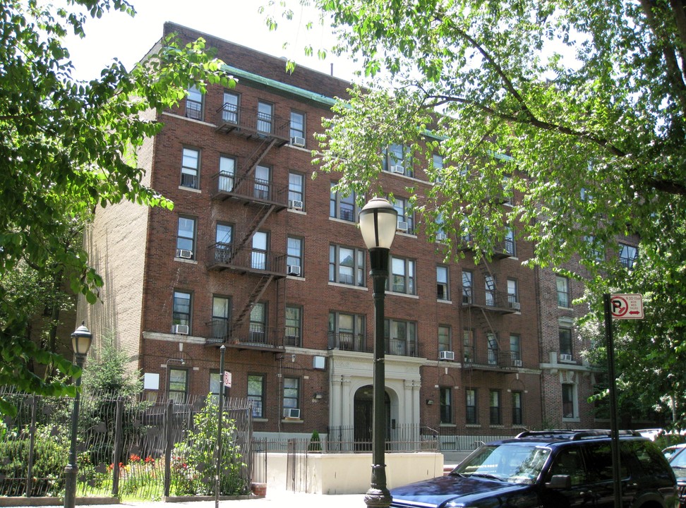 286 Eastern Parkway in Brooklyn, NY - Building Photo