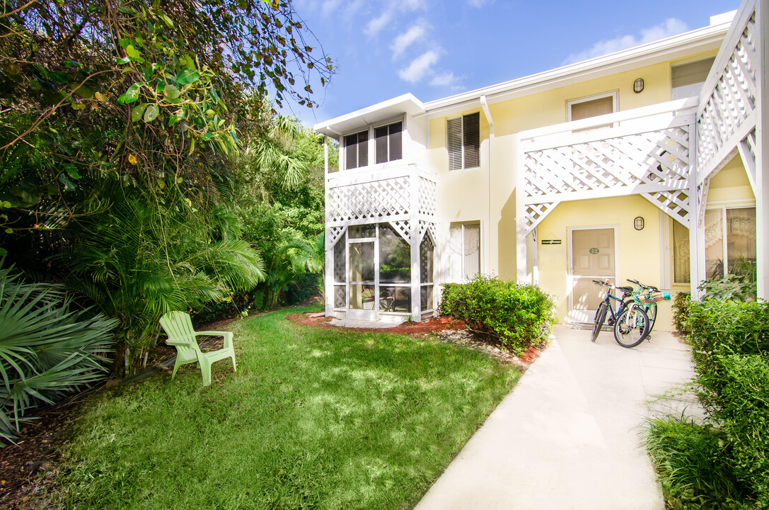 Jupiter Bay Condominiums in Jupiter, FL - Building Photo