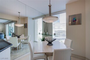 2857 Paradise Rd in Las Vegas, NV - Building Photo
