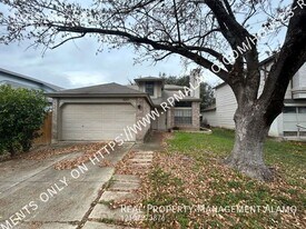 10215 Athens Fld Dr in San Antonio, TX - Building Photo