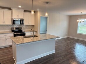 226 Irish Hl Dr in Meridianville, AL - Foto de edificio - Building Photo