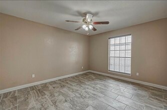 6606 De Moss Dr in Houston, TX - Building Photo - Building Photo