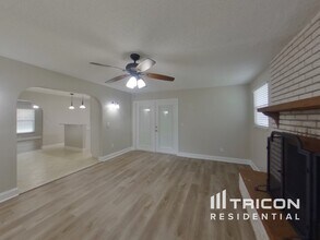 1522 Pine Tree Dr in Edgewater, FL - Foto de edificio - Building Photo