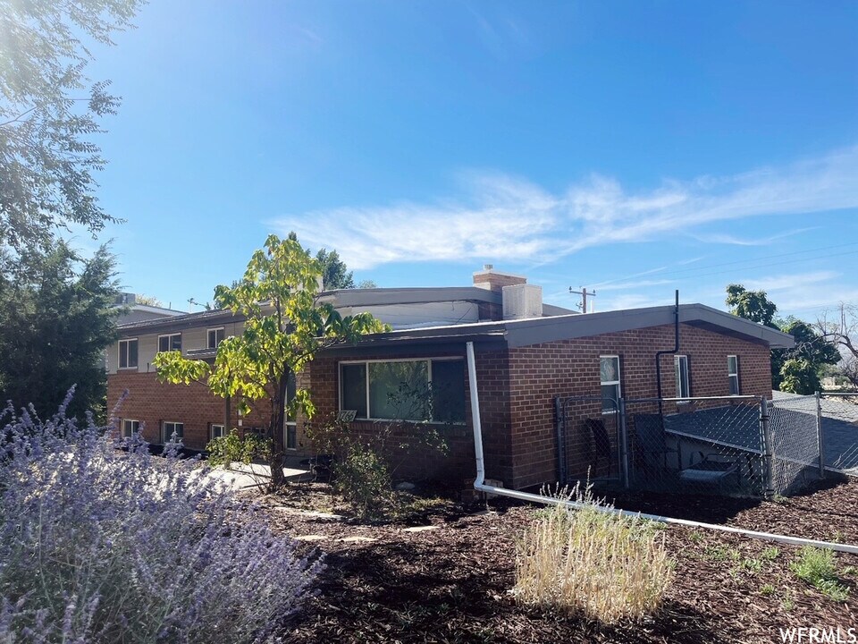 1766 E S Woodside Dr, Unit 6 in Holladay, UT - Building Photo