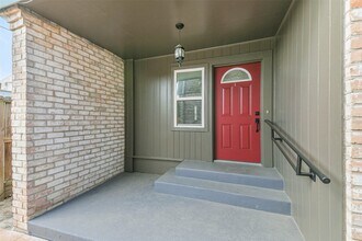 5922 Fairdale Ln in Houston, TX - Building Photo - Building Photo