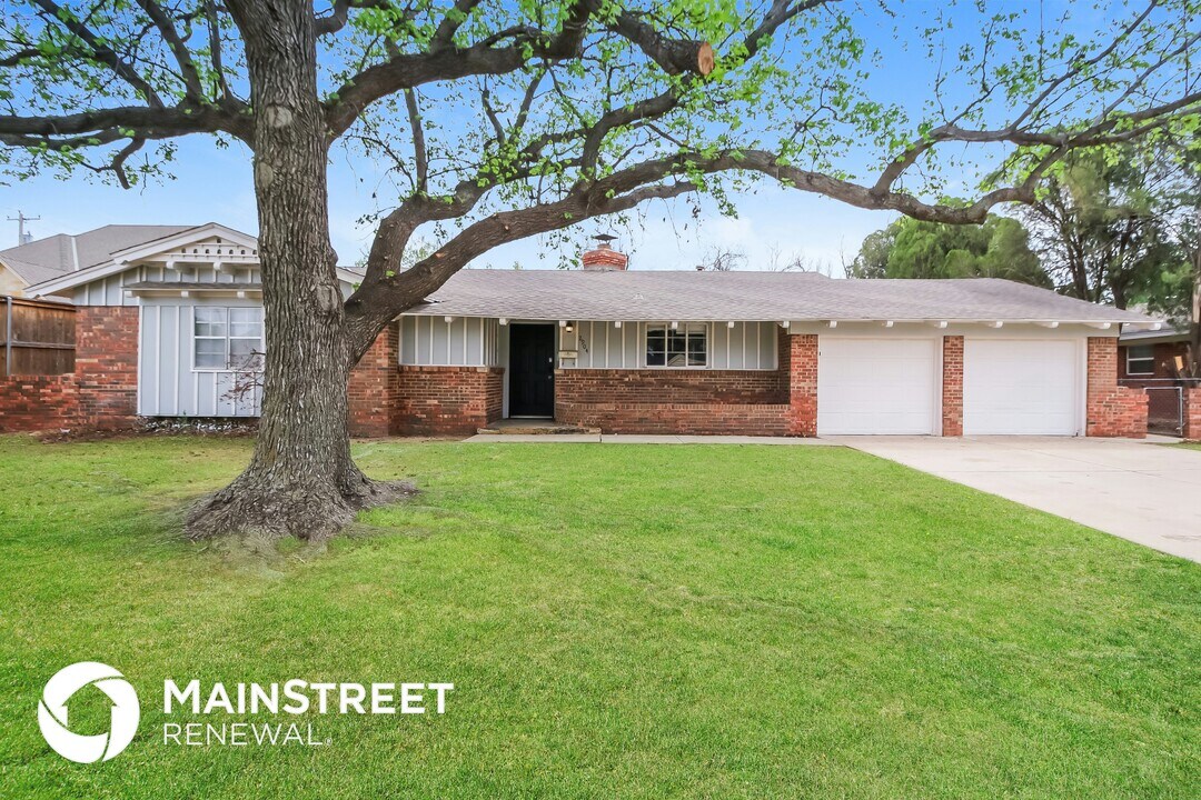 2904 Huntleigh Dr in The Village, OK - Building Photo