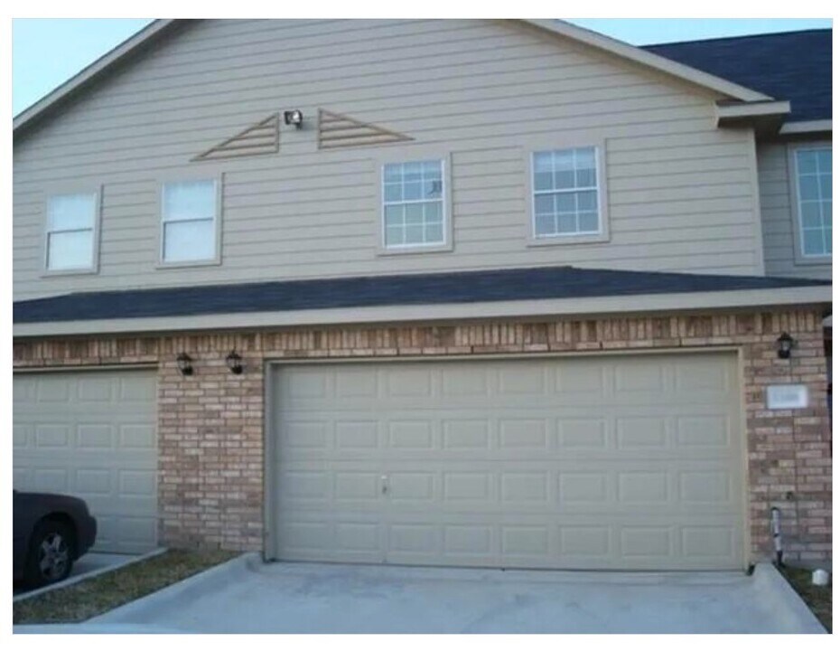 12015 Clifton Oaks Dr in Houston, TX - Building Photo