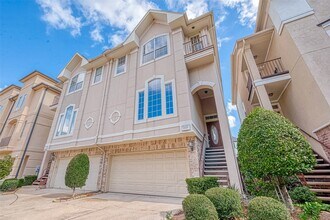 2150 Stacy Knoll in Houston, TX - Building Photo - Building Photo