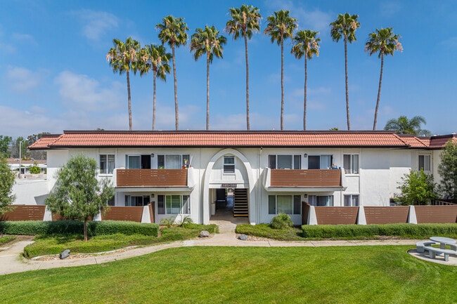 Villa Del Mar Apartments (new)