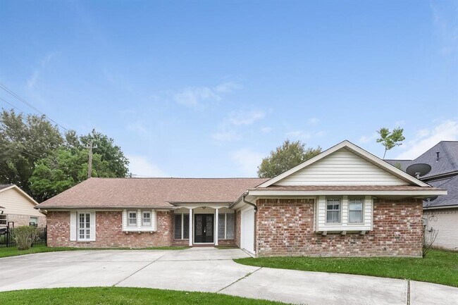 property at 2223 Masters Ln