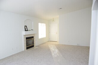 7032 Old Village Ave in Las Vegas, NV - Building Photo - Building Photo