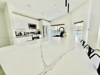 16421 Sapphire Dr in Weston, FL - Foto de edificio - Building Photo