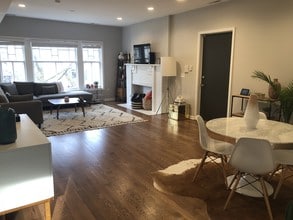 2451 N Orchard St, Unit 2 in Chicago, IL - Building Photo - Building Photo