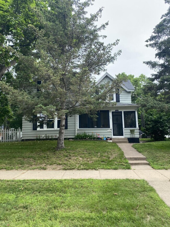 property at 732 Niagara St
