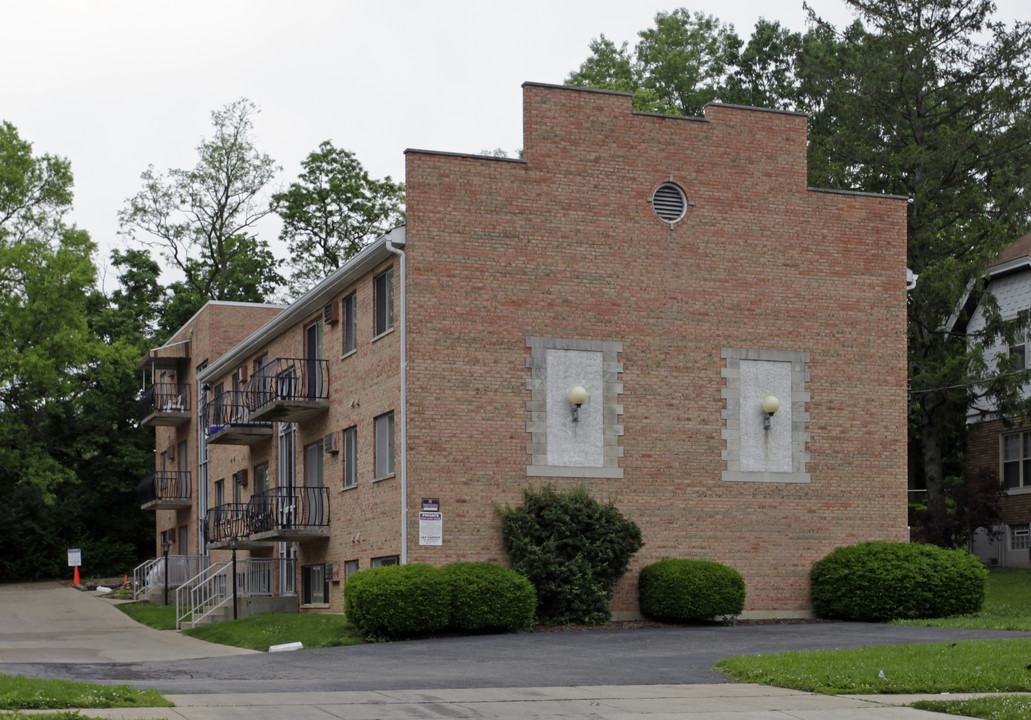 4126 W Eighth St in Cincinnati, OH - Foto de edificio