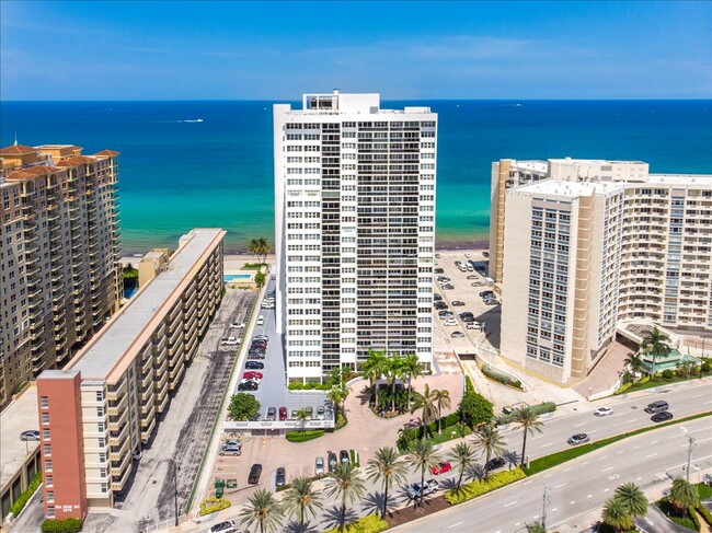 3140 S Ocean Dr in Hallandale Beach, FL - Building Photo - Building Photo