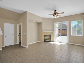 4312 Middlefield Dr in Tracy, CA - Building Photo - Building Photo