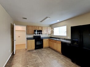 1618 Withers Way in Krum, TX - Foto de edificio - Building Photo