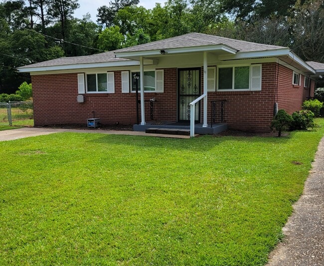 214 Moncrief St, Unit COZY in Prattville, AL - Foto de edificio - Building Photo
