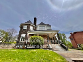 212 N Highland Ave in Cheswick, PA - Building Photo