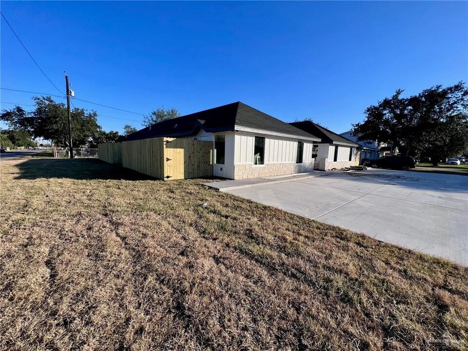 316 Casiano St-Unit -C,D in Donna, TX - Building Photo