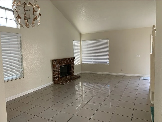 30 Cantera in Santa Ana, CA - Building Photo - Building Photo