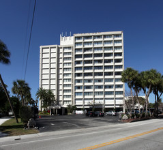 Siesta Towers in Sarasota, FL - Building Photo - Building Photo