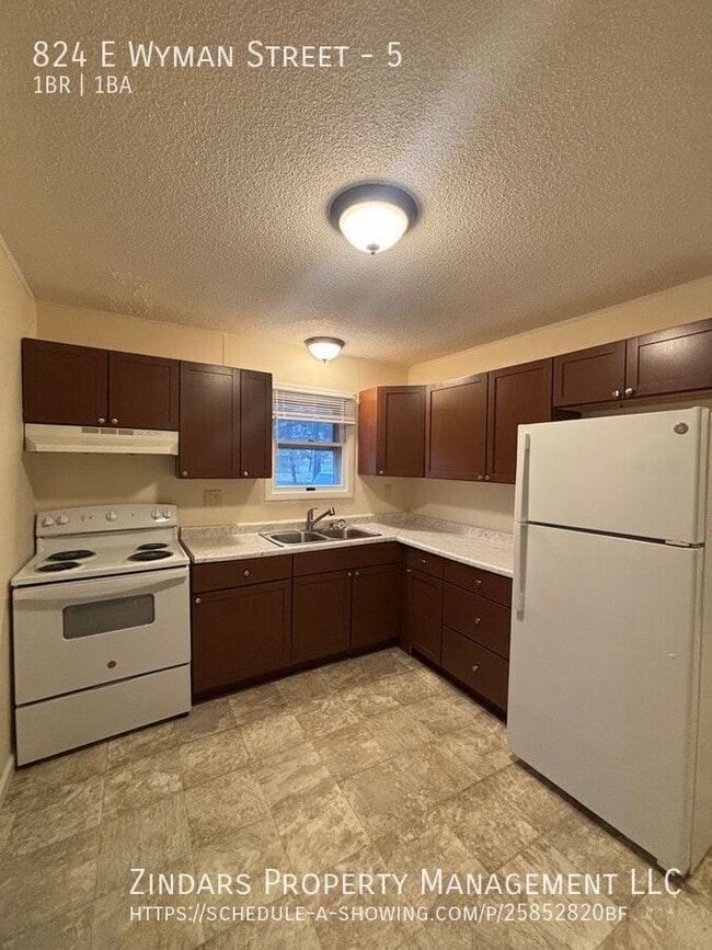 property at 824 E Wyman Ave