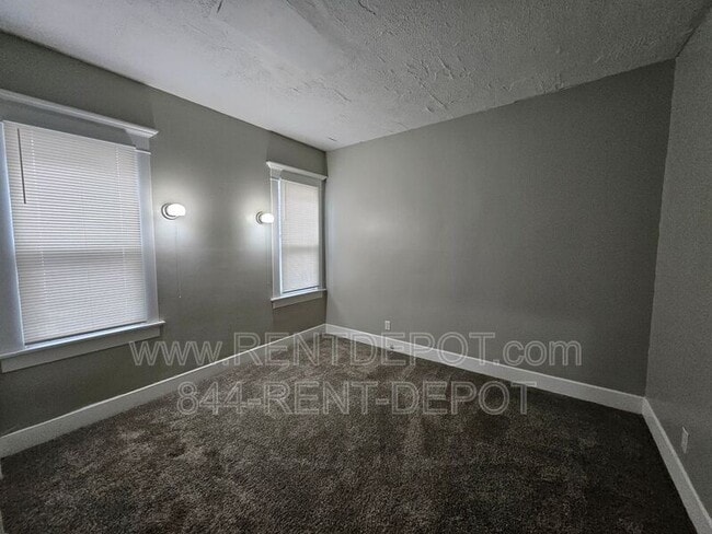 804 Bayard Park Dr in Evansville, IN - Building Photo - Building Photo