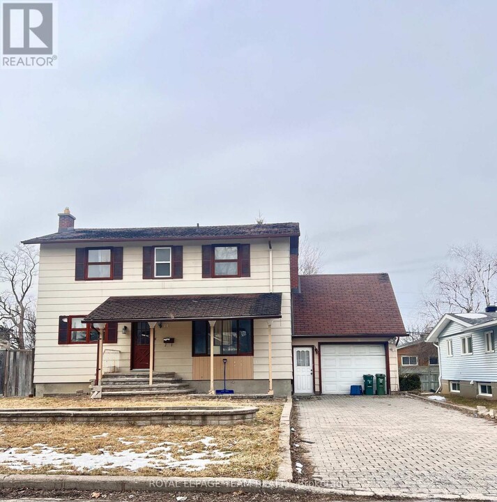 33 Sunnycrest Dr in Ottawa, ON - Building Photo