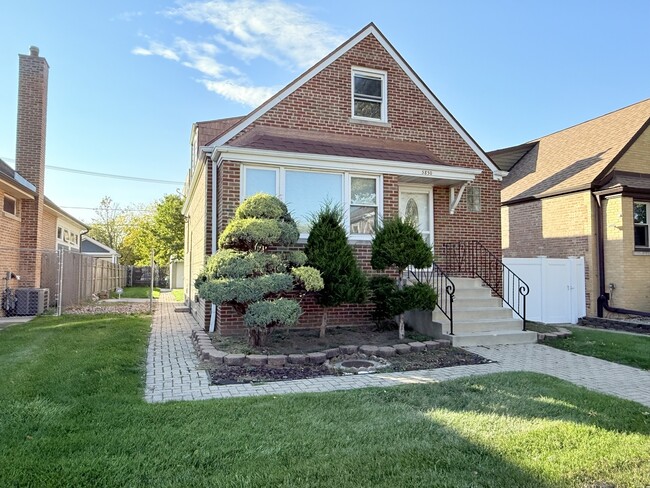property at 5850 S Neva Ave