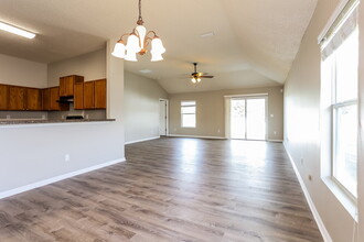 1033 Bains Lake Dr in Jacksonville, FL - Building Photo - Building Photo