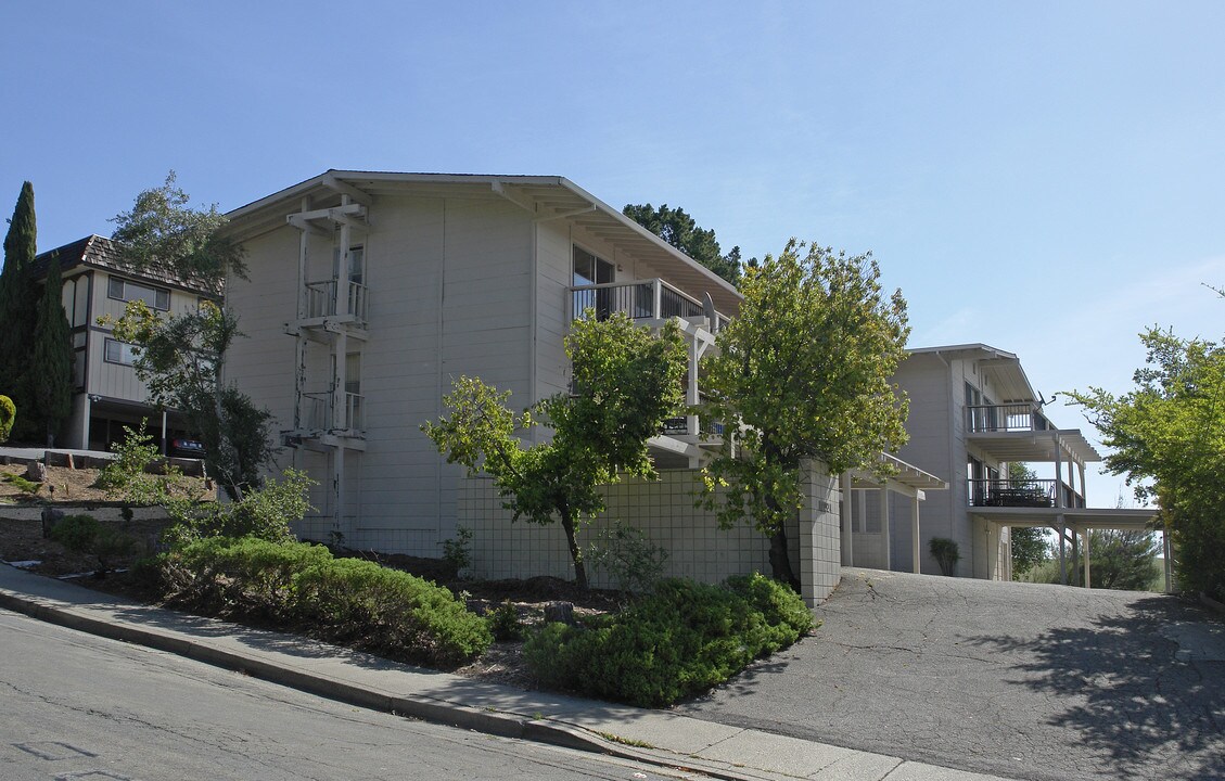 2021 Ascot Dr in Moraga, CA - Foto de edificio