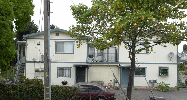 1340-1344 E 38th St in Oakland, CA - Foto de edificio - Building Photo