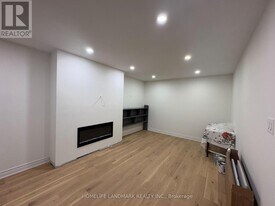 16 Redcastle Crescent in Georgina, ON - Building Photo