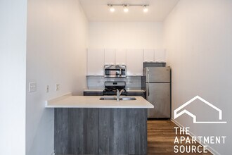 2700 W North Ave, Unit 202 in Chicago, IL - Building Photo - Building Photo