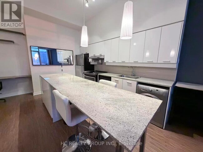 33 Singer Ct in Toronto, ON - Building Photo - Building Photo