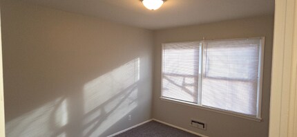 2411 N Logan Ave in Colorado Springs, CO - Foto de edificio - Building Photo