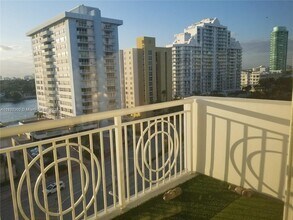 5825 Collins Ave, Unit 9B in Miami, FL - Foto de edificio - Building Photo