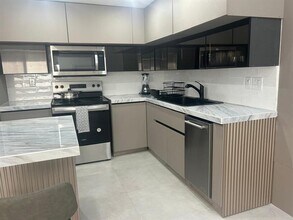 217 SW 15th St in Fort Lauderdale, FL - Building Photo - Building Photo