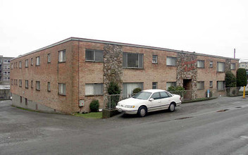 Greenwood Manor Apartments in Seattle, WA - Building Photo - Building Photo